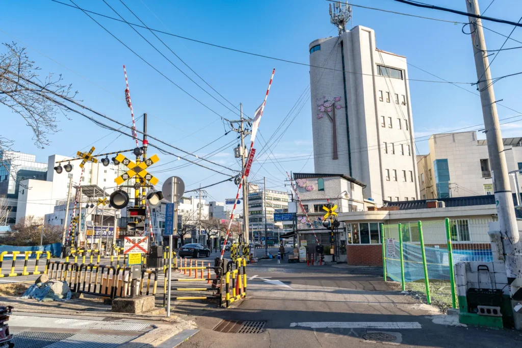 I'm on my way to Gyeonghwa Station. The train signals aren't working.