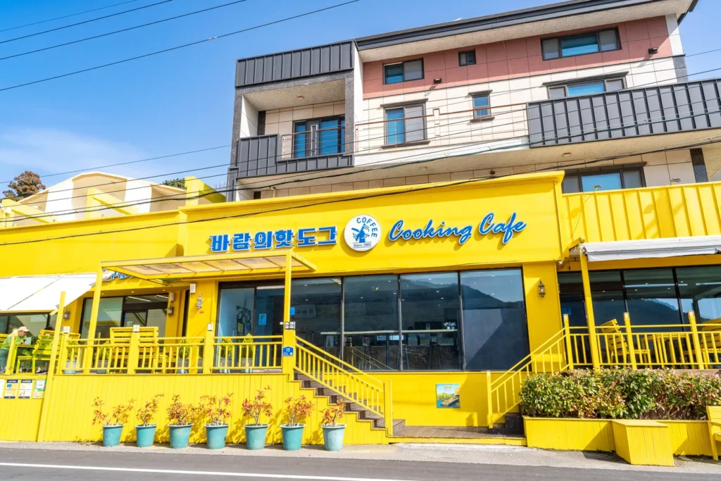 Front entrance of Baram-ui Hot Dog in Geoje