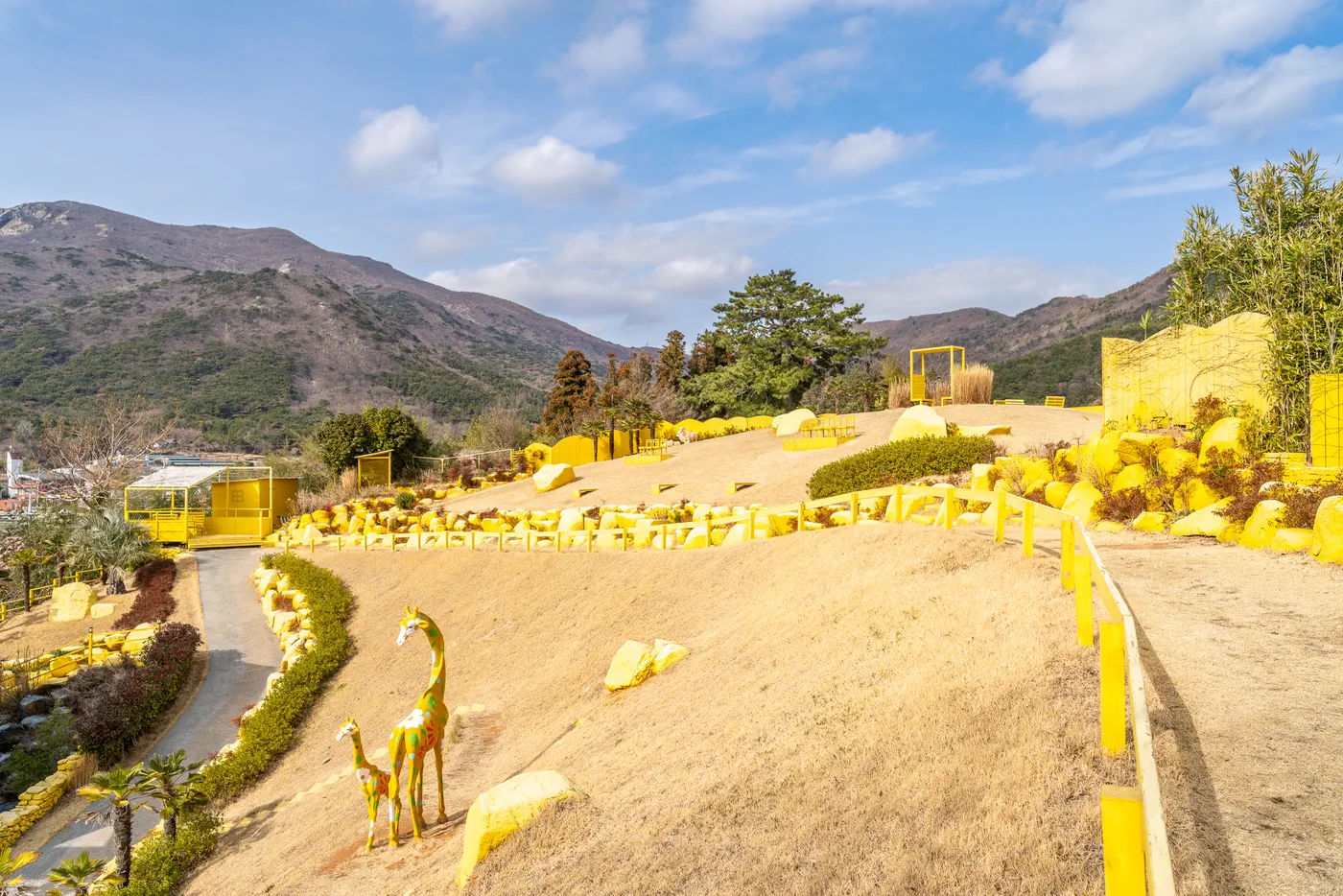 This is part of the overall space of Baram's Hot Dog in Geoje.