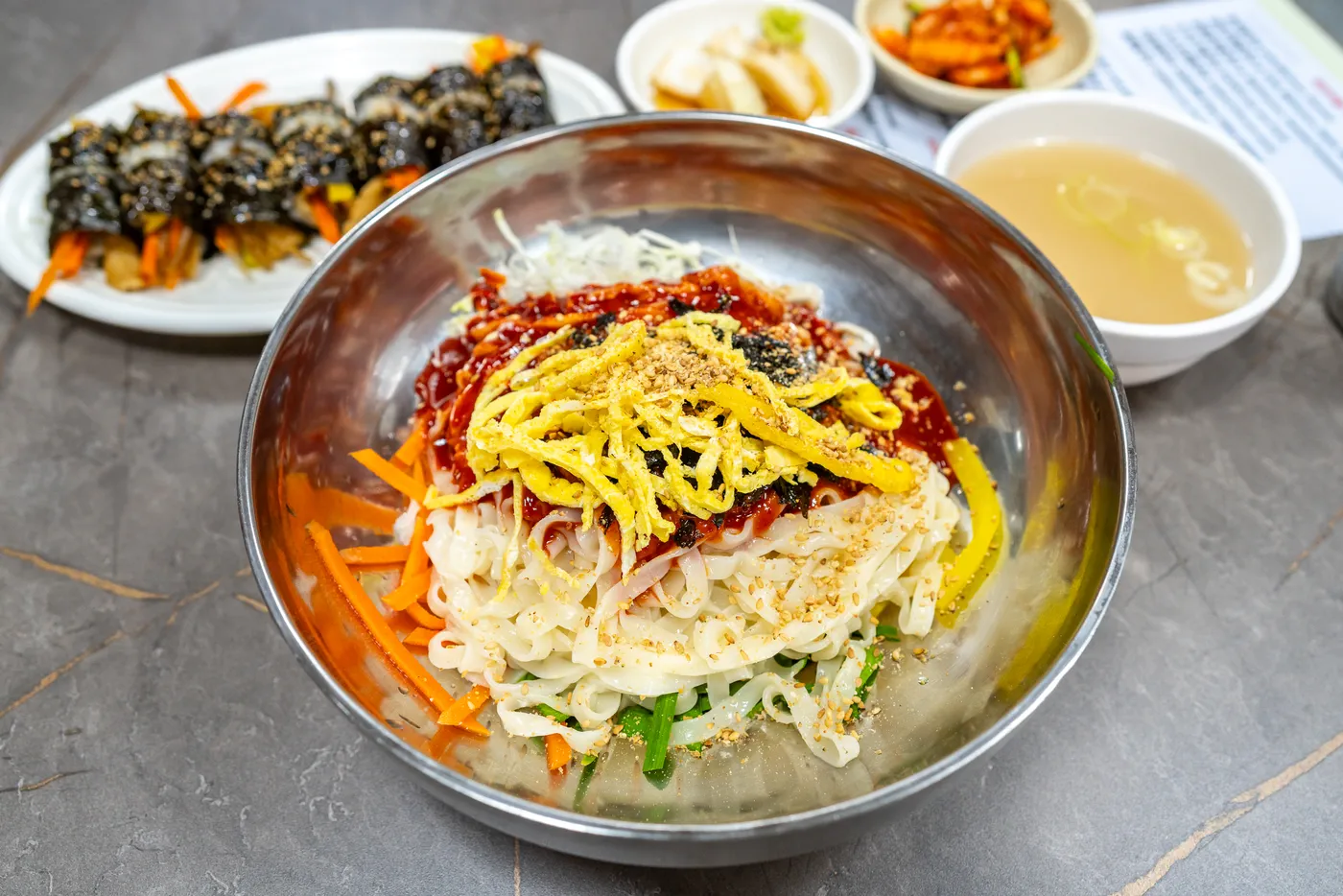 Tongyeong Chungmu Kalguksu 菜單:Bibim Kalguksu